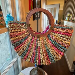 Funky Vintage Cappelli Straworld 10C Rainbow 🌈 Colors Fun Purse Wooden Handles